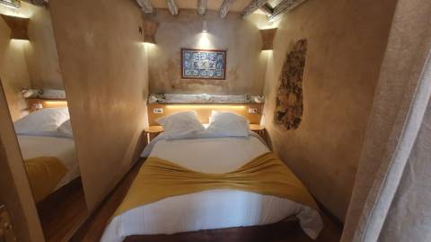 Prédio cuidadosamente recuperado, preservando o estilo clássico Português, mantendo alguns elementos da sua construção original