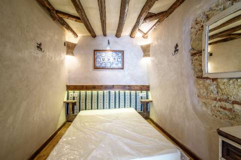 Prédio cuidadosamente recuperado, preservando o estilo clássico Português, mantendo alguns elementos da sua construção original