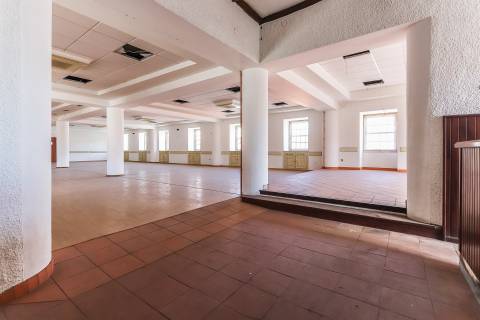 Solar situado no centro de Figueiró dos vinhos, na Praça do Município.