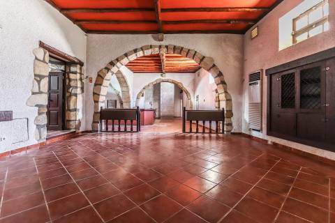 Solar situado no centro de Figueiró dos vinhos, na Praça do Município.