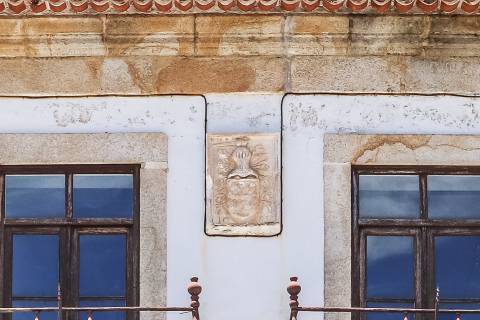 Solar situado no centro de Figueiró dos vinhos, na Praça do Município.