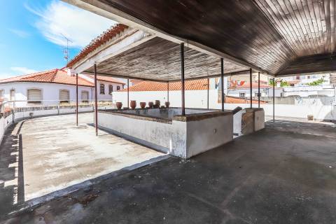 Solar situado no centro de Figueiró dos vinhos, na Praça do Município.