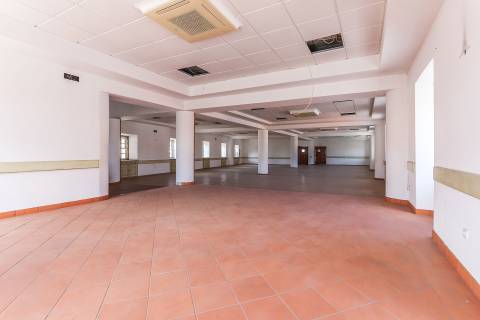 Solar situado no centro de Figueiró dos vinhos, na Praça do Município.