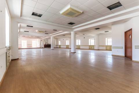 Solar situado no centro de Figueiró dos vinhos, na Praça do Município.