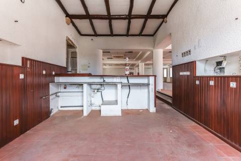 Solar situado no centro de Figueiró dos vinhos, na Praça do Município.