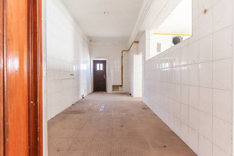 Solar situado no centro de Figueiró dos vinhos, na Praça do Município.