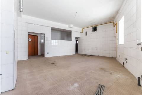 Solar situado no centro de Figueiró dos vinhos, na Praça do Município.