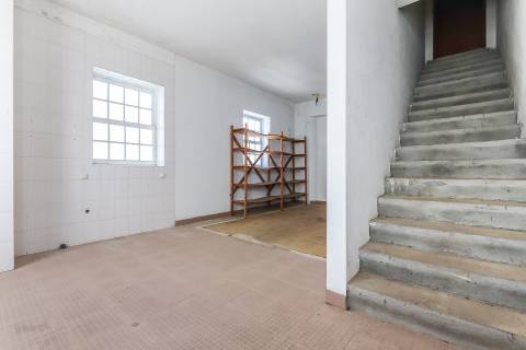 Solar situado no centro de Figueiró dos vinhos, na Praça do Município.