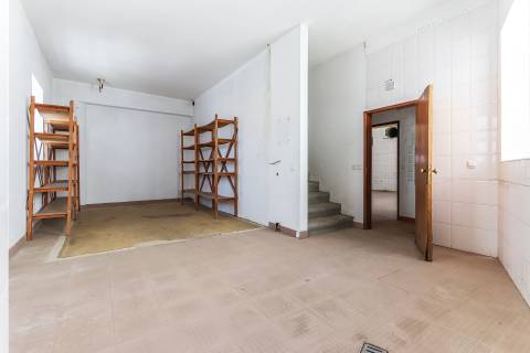 Solar situado no centro de Figueiró dos vinhos, na Praça do Município.