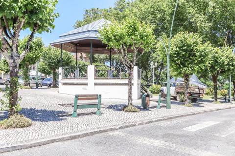 Solar situado no centro de Figueiró dos vinhos, na Praça do Município.