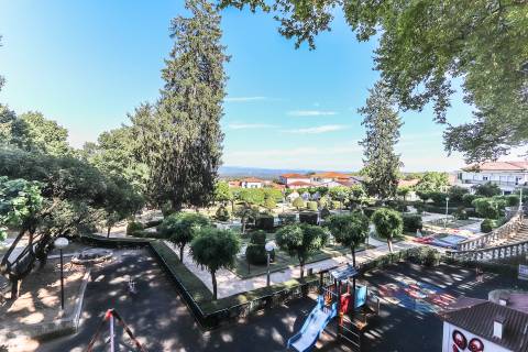 Solar situado no centro de Figueiró dos vinhos, na Praça do Município.