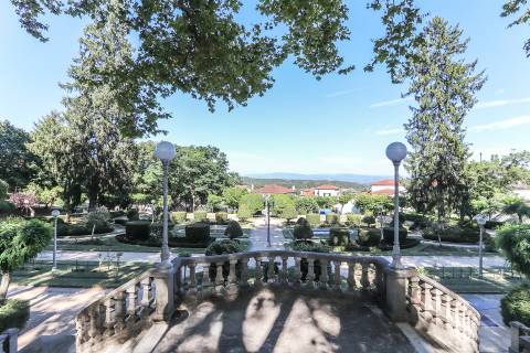 Solar situado no centro de Figueiró dos vinhos, na Praça do Município.