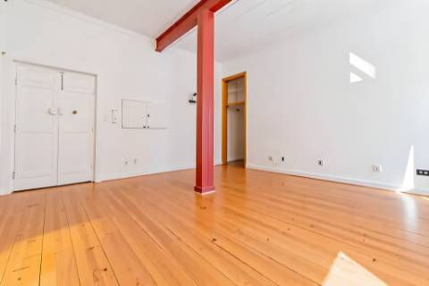 Espaço com História no Coração de Lisboa - Versatilidade e Charme no Largo dos Lóios