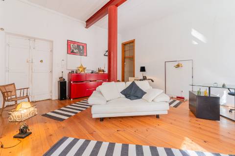 Espaço com História no Coração de Lisboa - Versatilidade e Charme no Largo dos Lóios