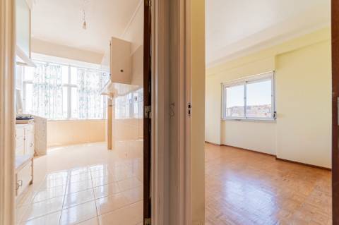 T3 com Potencial Único em Bairro Central e Tranquilo