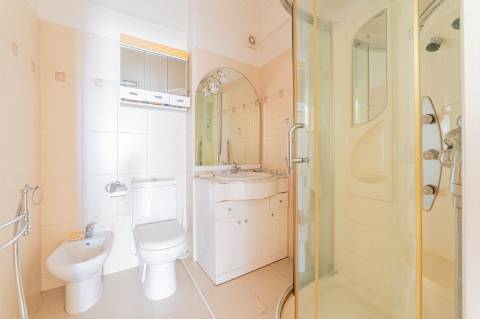 T3 com Potencial Único em Bairro Central e Tranquilo