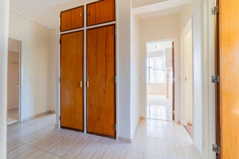 T3 com Potencial Único em Bairro Central e Tranquilo