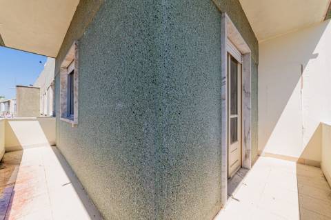 T3 com Potencial Único em Bairro Central e Tranquilo