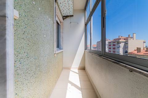 T3 com Potencial Único em Bairro Central e Tranquilo