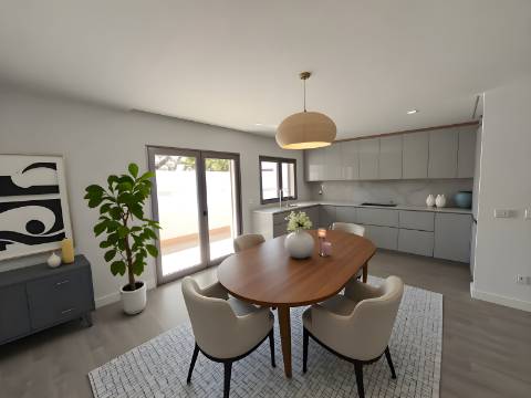 Apartamento T3 com Terraço Privativo e Estacionamento, Perto das Praias