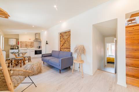 T2 Duplex com Licença de Alojamento Local e Vista Deslumbrante sobre o Tejo Entre Alfama e Graça