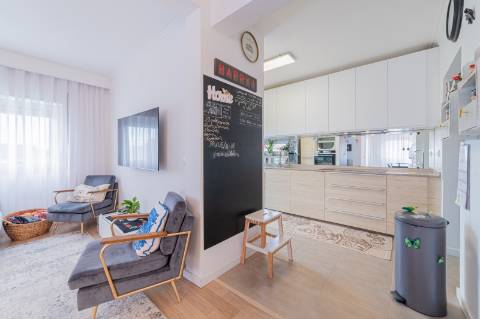 Duplex T4 Totalmente Renovado em Moradia Isolada Queijas