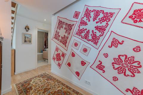 Duplex T4 Totalmente Renovado em Moradia Isolada Queijas