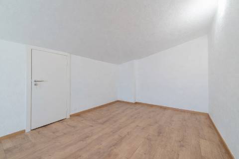 Duplex T4 Totalmente Renovado em Moradia Isolada Queijas