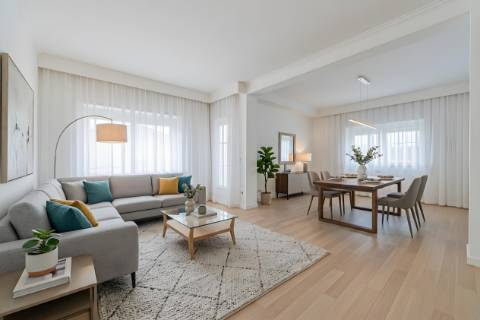 Duplex T4 Totalmente Renovado em Moradia Isolada Queijas