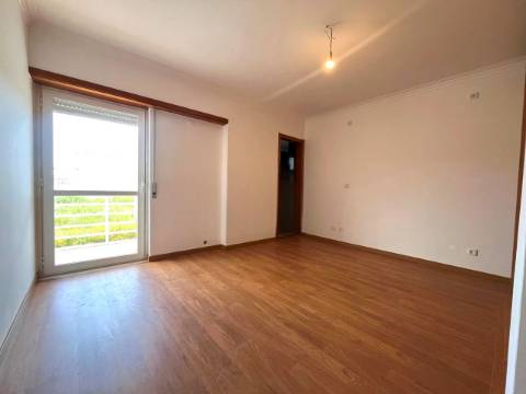 Moradia T4 na Cotovia, Sesimbra - Conforto, Espaço e Localização Privilegiada