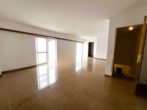 Moradia T4 na Cotovia, Sesimbra - Conforto, Espaço e Localização Privilegiada