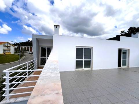 Moradia T4 na Cotovia, Sesimbra - Conforto, Espaço e Localização Privilegiada