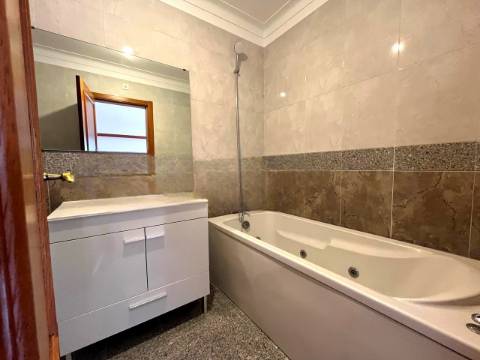 Moradia T4 na Cotovia, Sesimbra - Conforto, Espaço e Localização Privilegiada