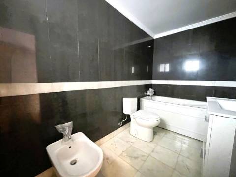 Moradia T4 na Cotovia, Sesimbra - Conforto, Espaço e Localização Privilegiada