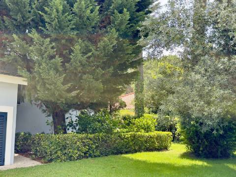 Moradia de Luxo T4 Térrea na Herdade da Aroeira | Piscina e Jardim Privativo