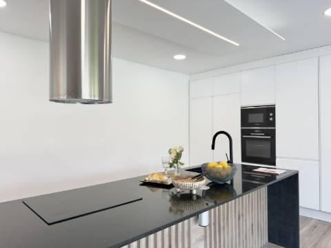 Moradia de Luxo T4 Térrea na Herdade da Aroeira | Piscina e Jardim Privativo