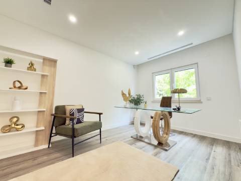 Moradia de Luxo T4 Térrea na Herdade da Aroeira | Piscina e Jardim Privativo