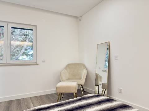 Moradia de Luxo T4 Térrea na Herdade da Aroeira | Piscina e Jardim Privativo