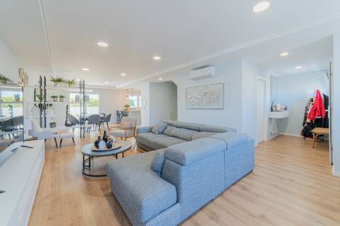 Moradia T3 em Caneças, com excelente jardim e garagem