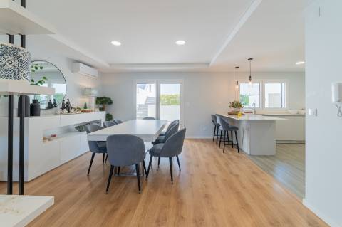 Moradia T3 em Caneças, com excelente jardim e garagem