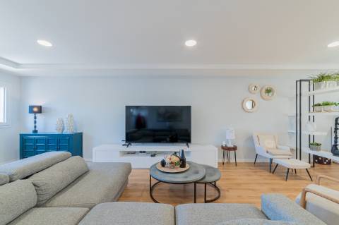 Moradia T3 em Caneças, com excelente jardim e garagem