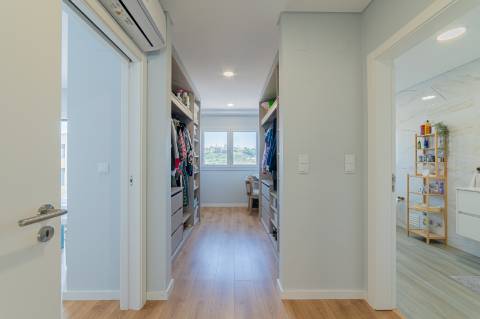 Moradia T3 em Caneças, com excelente jardim e garagem