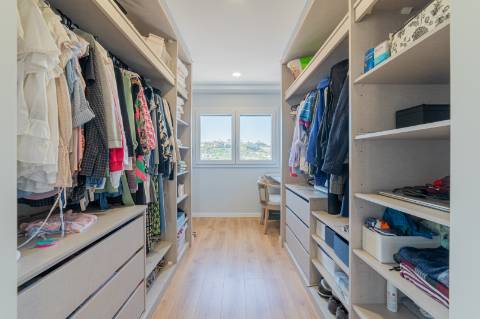 Moradia T3 em Caneças, com excelente jardim e garagem