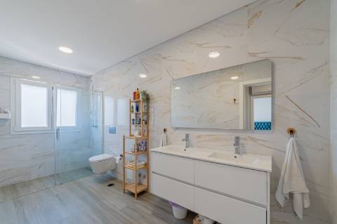 Moradia T3 em Caneças, com excelente jardim e garagem