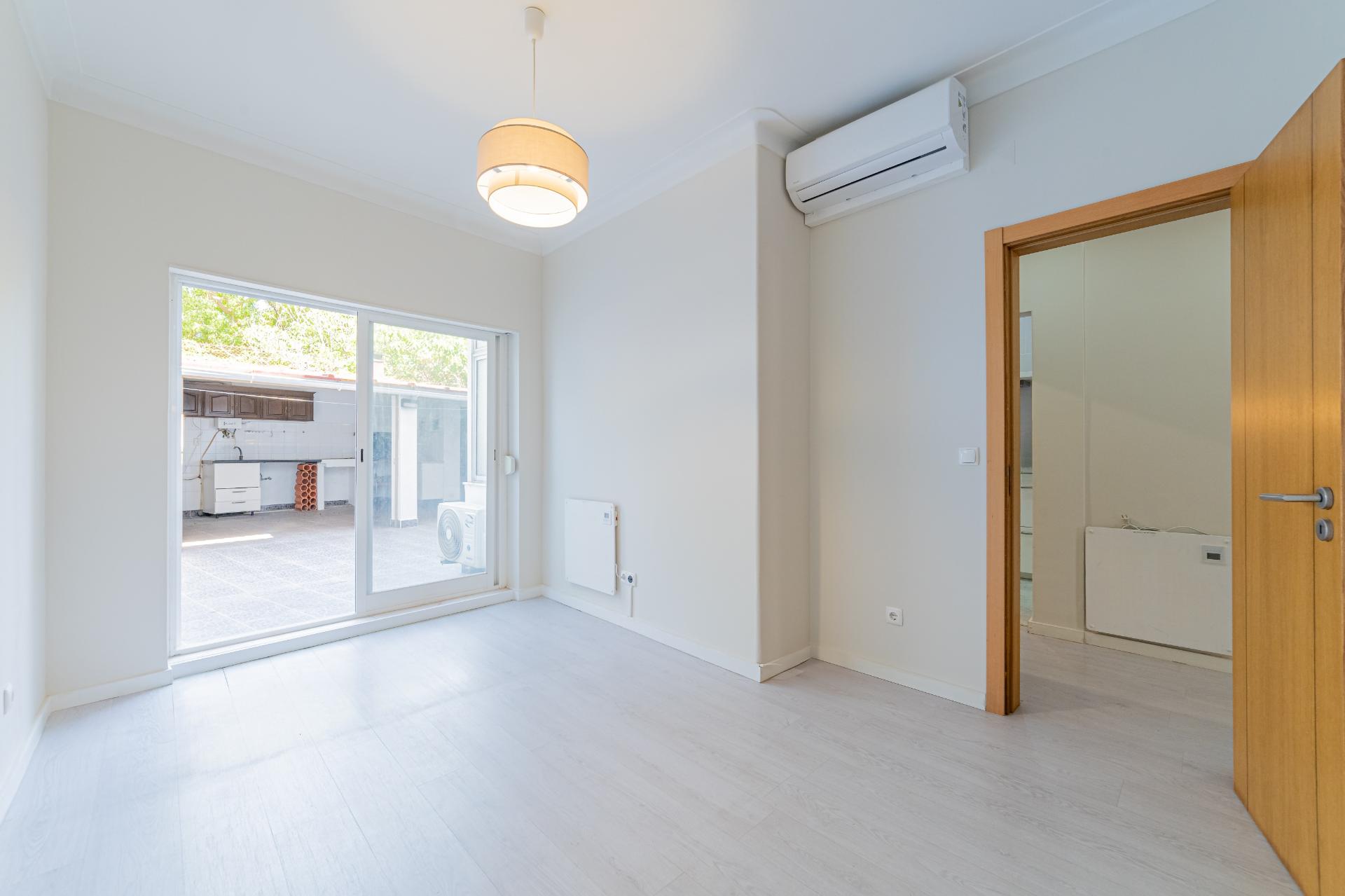 Apartamento T2 com jardim em Almada