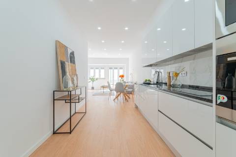 T3 em total Remodelação junto à Estação de Benfica