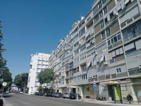 T3 em total Remodelação junto à Estação de Benfica