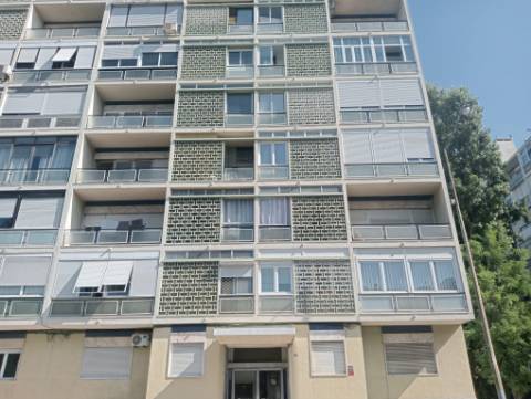 T3 em total Remodelação junto à Estação de Benfica