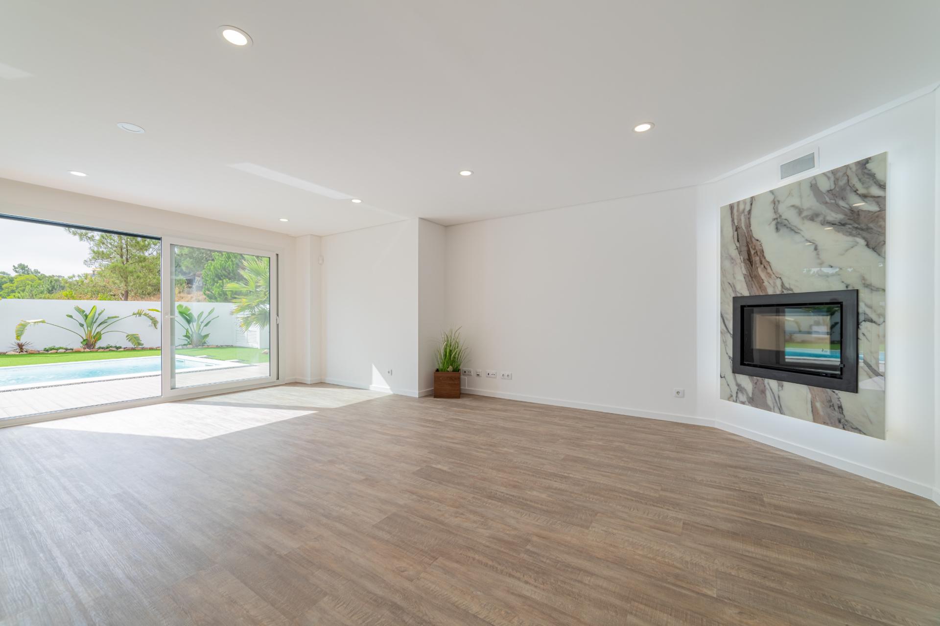 Viva o Luxo e a Exclusividade Moradia T4+1 na Charneca de Caparica