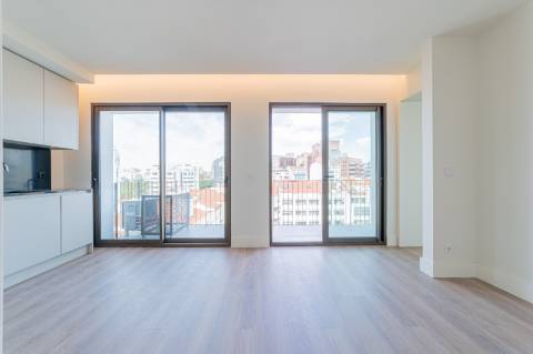 T1 com Varanda nas Avenidas Novas - Centralidade e Estilo no Coração de Lisboa